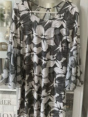 MSK Black and White Floral Long Sleeve Swing Dress